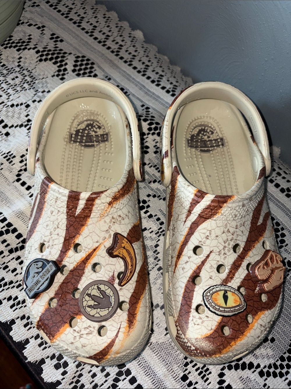 Unisex jurassic Park crocs